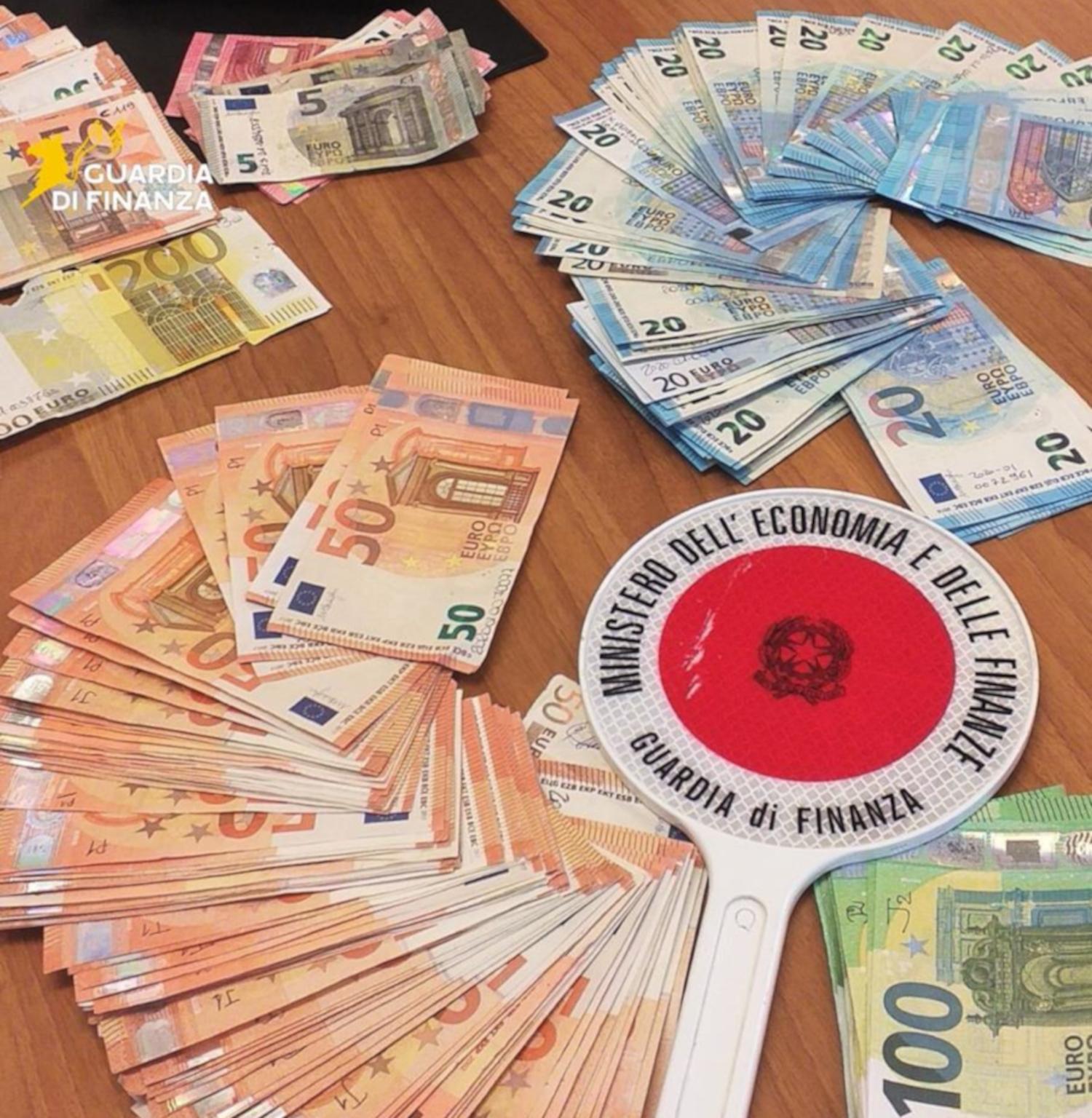 Operazione 'Sing Money”: le Fiamme gialle denunciano 2 agenti money transfer. Applicate sanzioni per circa 33 milioni di euro per violazioni antiriciclaggio