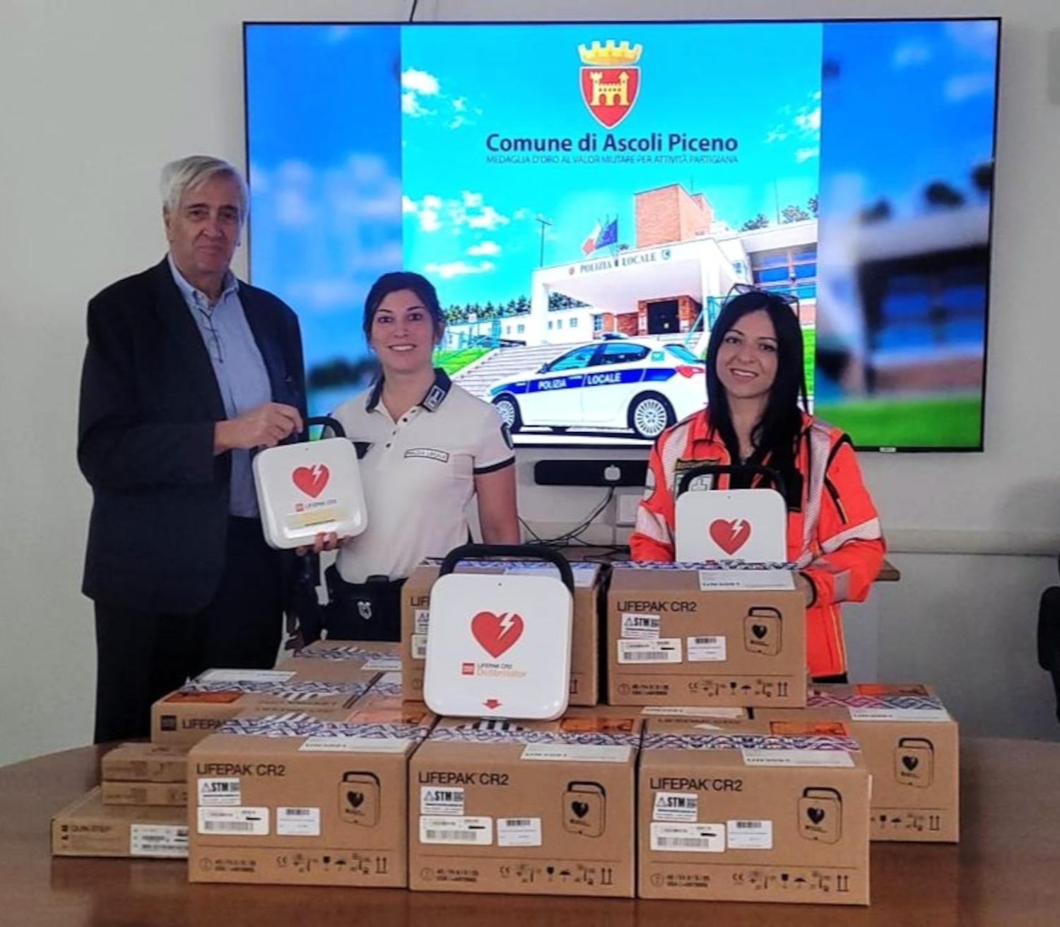 Il Comune di Ascoli acquista 12 nuovi defibrillatori, investimento da 20mila euro per potenziare la rete dei dispositivi salvavita