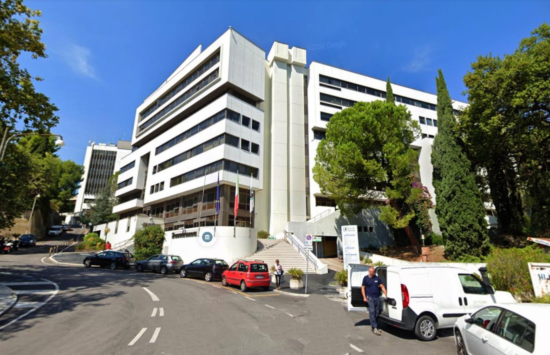 Prevenzione del tumore del colon retto: la Regione Marche mette in campo iniziative di sensibilizzazione, Palazzo Raffaello si illumina di blu 