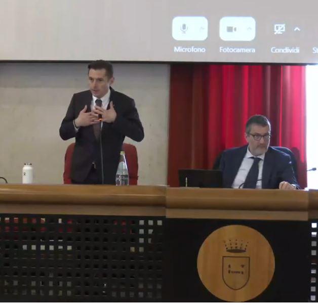 Il sindaco Marco Fioravanti: 'Ho ricevuto 144 minacce di morte per le quali ho presentato una denuncia'