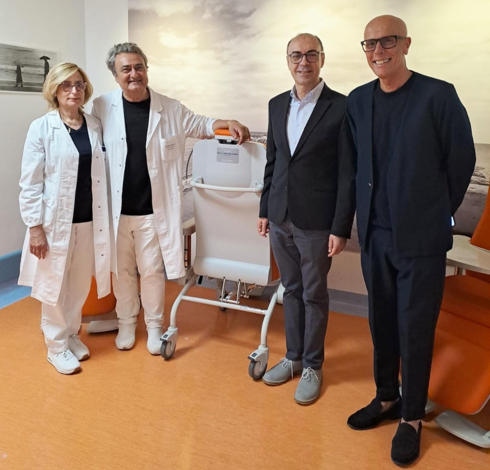 Geriatria Ast Ascoli: donate 12 poltrone dalla Banca del Piceno il dg Maraldo: 'gesto concreto di vicinanza all’azienda e ai pazienti'