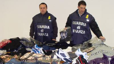 Le Fiamme gialle sequestrano oltre 15 mila prodotti taroccati