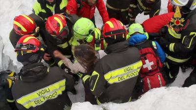 Valanga sull'hotel Rigopiano. Finora sono 10 i sopravvissuti, tra loro i 4 bambini