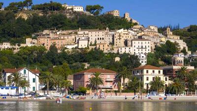 Quarantottenne denunciato per tentata rapina a due donne