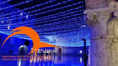 Auguriamo a tutti i nostri lettori un sereno Natale all'insegna di una rinascita vera di quei valori umani che bandiscano definitivamente la superficialità
