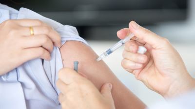 Vaccino anti coronavirus: a fine aprile iniziano i test sull'uomo, è stato preparato dall'Advent-Irbm di Pomezia insieme allo Jenner Institute della Oxford University
