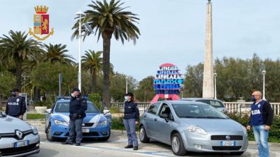 Donna in forte stato confusionale per abuso di sostanze stupefacenti e alcoliche, salvata dalla Volante della Polizia