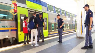 Pakistano, condannato dal Tribunale di Ascoli Piceno a 6 anni di reclusione per atti sessuali su minore, è stato arrestato dalla Polizia alla stazione di Ancona