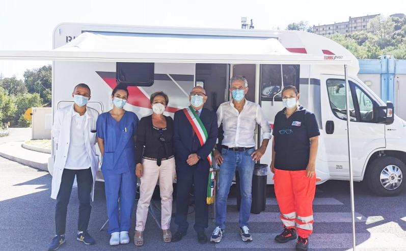 Il camper vaccinale dell'Area Vasta 5 presente presso il Municipio di Montegallo per consentire di vaccinarsi ai cittadini che ancora non l'avevano fatto