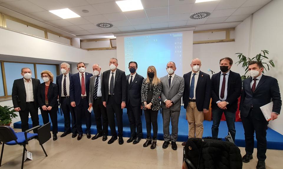 Area Vasta 5, presentati il nuovo direttore generale Massimo Esposito e il nuovo responsabile della clinica urologica Giulio Milanese